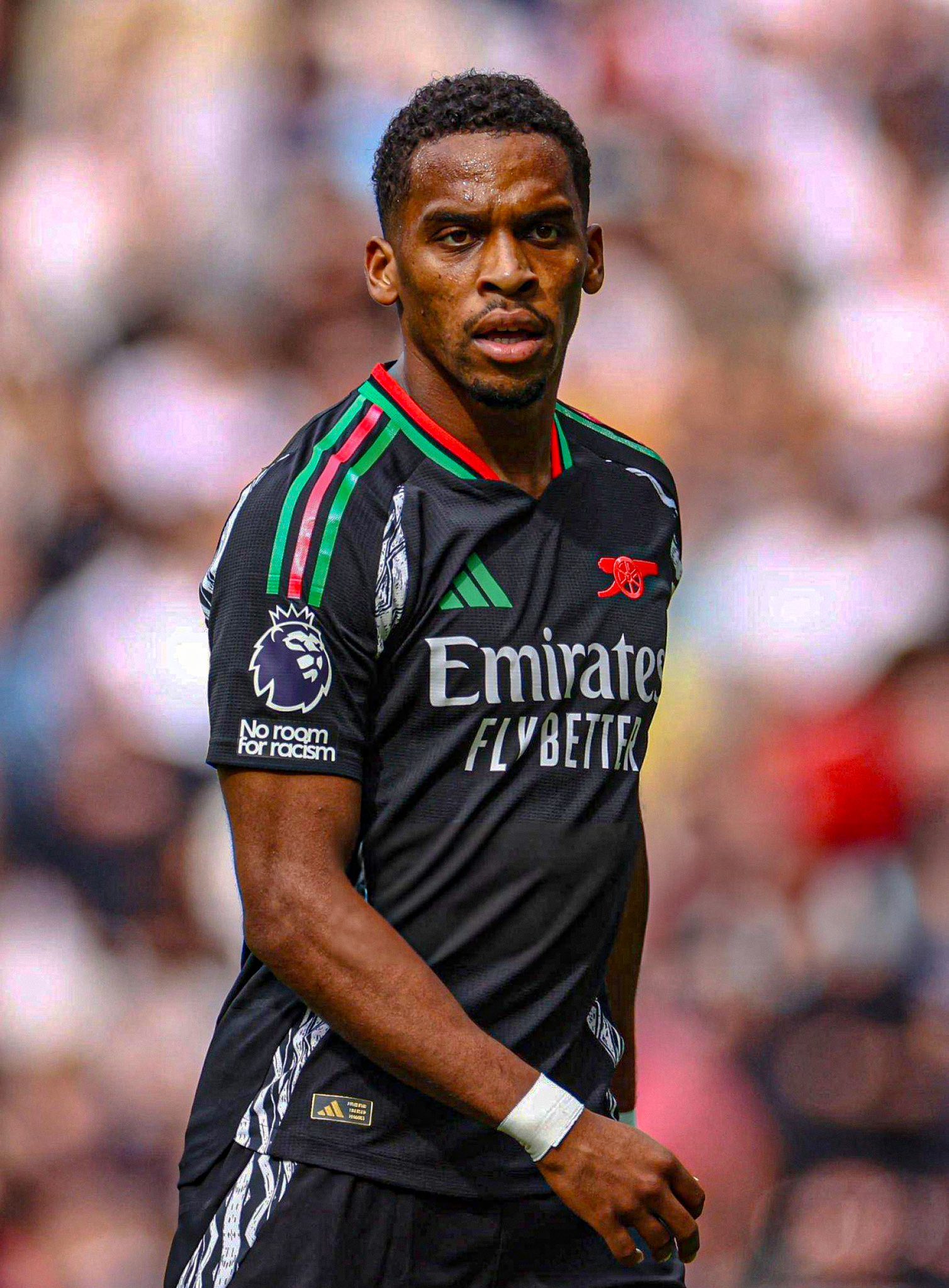 阿扎伦卡在阿森纳比赛中重要助攻,出色发挥引发热议!上演精彩一战 阿扎伦卡在阿森纳比赛中重要助攻,出色发挥引发热议!上演精彩一战