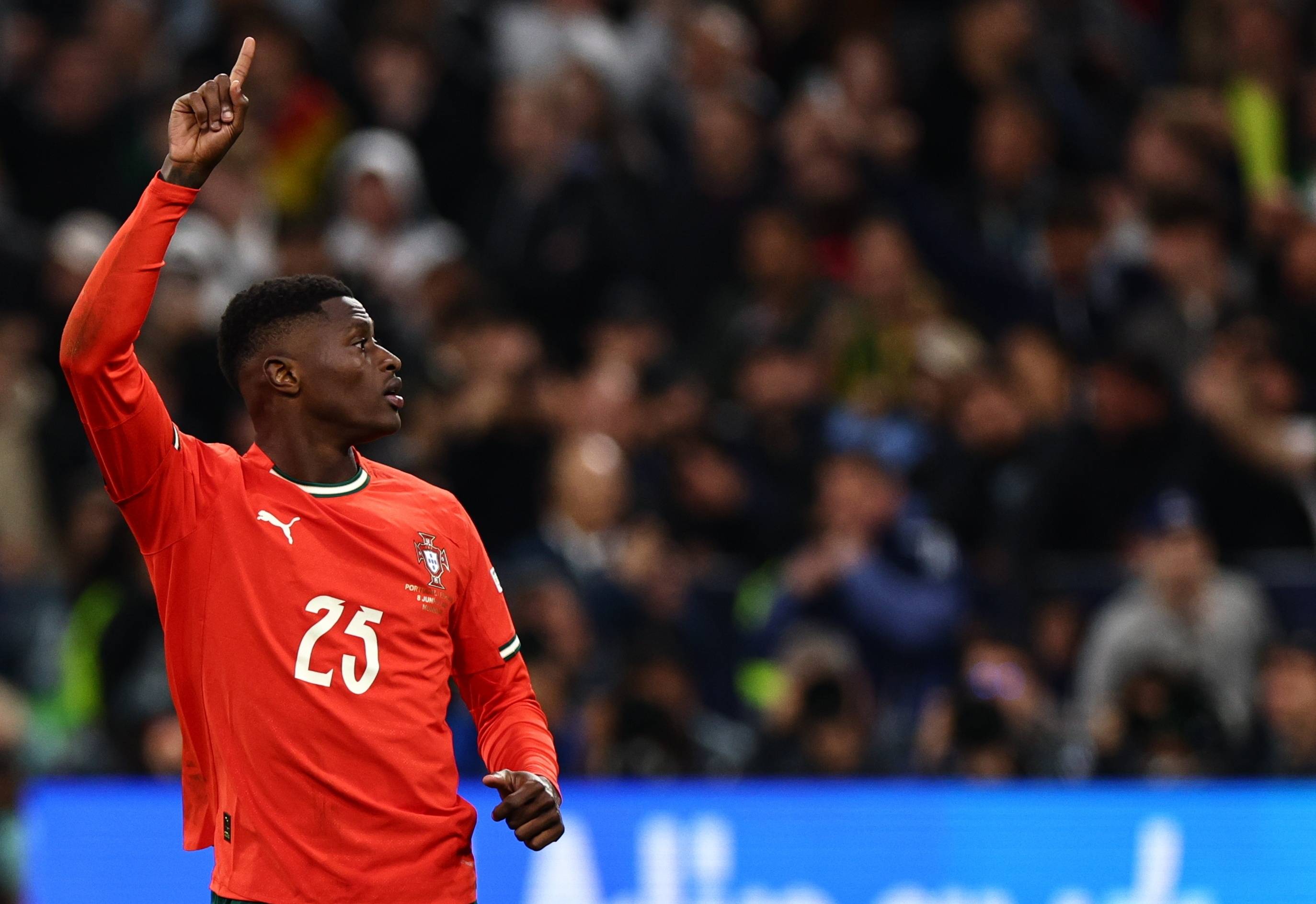 阿扎伦卡在阿森纳比赛中重要助攻,出色发挥引发热议!上演精彩一战 阿扎伦卡在阿森纳比赛中重要助攻,出色发挥引发热议!上演精彩一战