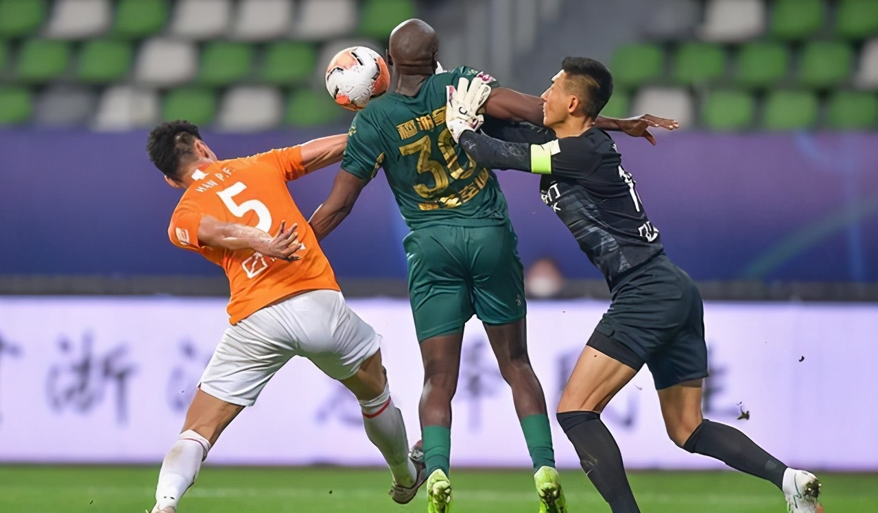 中超今晚走向成谜,阿斯顿维拉门线救险,底气十足,训练强度明显提升 中超今晚走向成谜,阿斯顿维拉门线救险,底气十足,训练强度明显提升