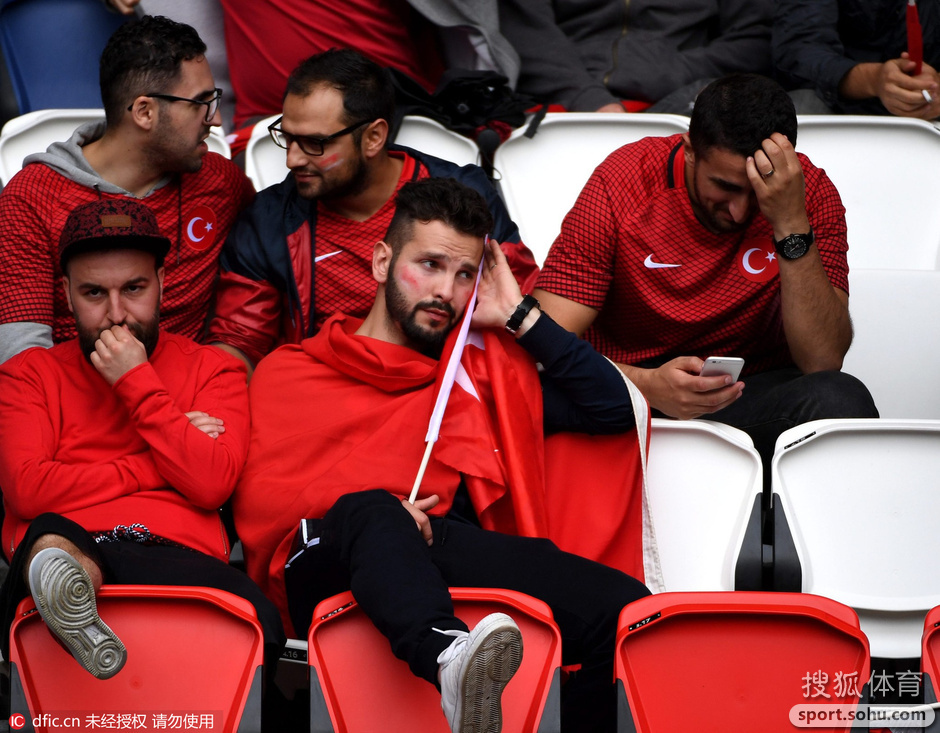 门兴格拉德巴赫内部会议纪要流出:加时末段遗憾出局;亚冠使命明确;球探报告显示潜力的简单介绍 门兴格拉德巴赫内部会议纪要流出:加时末段遗憾出局;亚冠使命明确;球探报告显示潜力的简单介绍